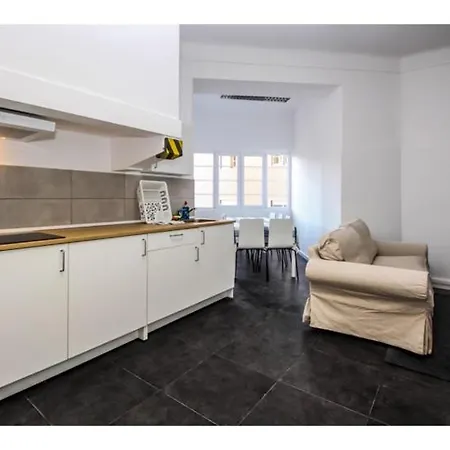 Houze Spacious 9 Bedroom Flat In Central Lisbon *